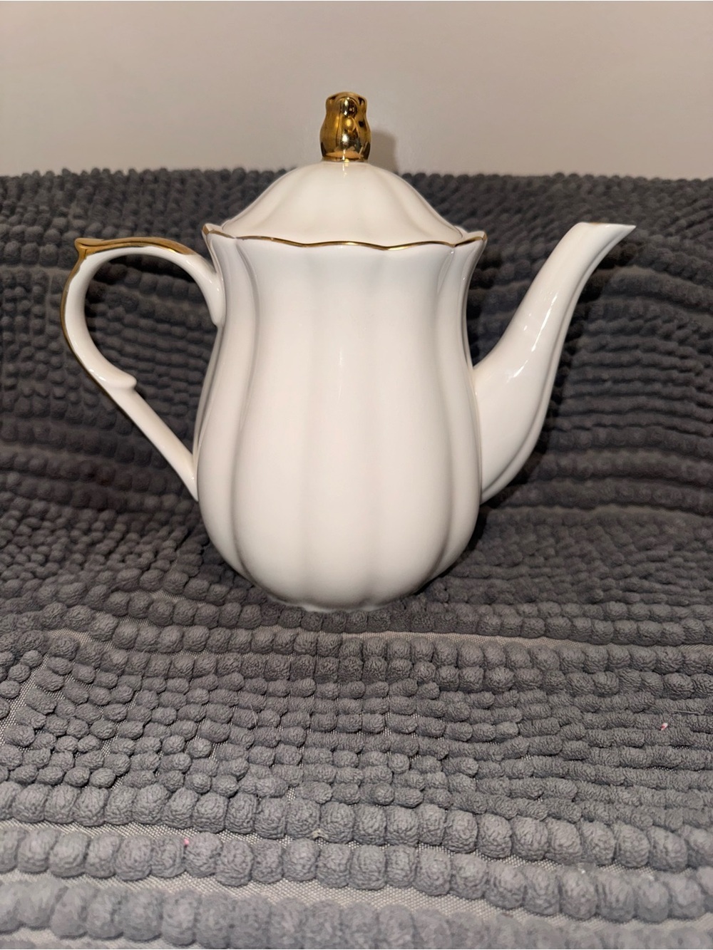 Grace Teaware White & Gold Porcelain Teapot | Scalloped Pumpkin Shape